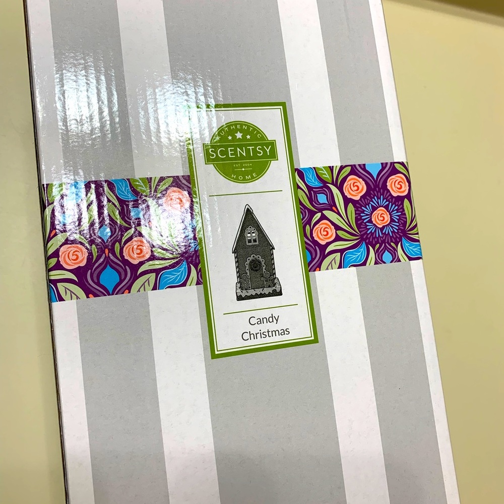 Brand New Candy Christmas Scentsy Warmer